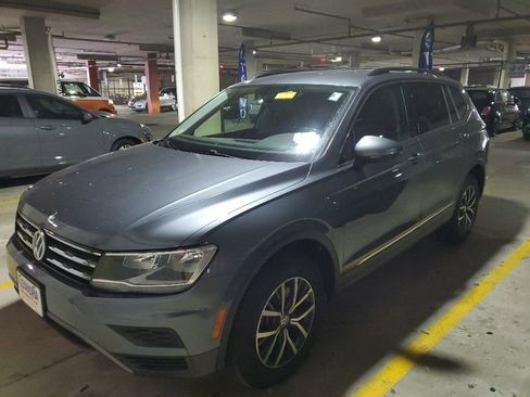 Used 2018 Volkswagen Tiguan SE AWD/4WD image 1