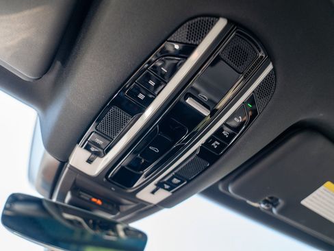Certified 2023 Porsche Cayenne AWD/4WD image 21