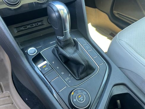 Used 2019 Volkswagen Tiguan SE w/ Panoramic Sunroof Package AWD/4WD image 18