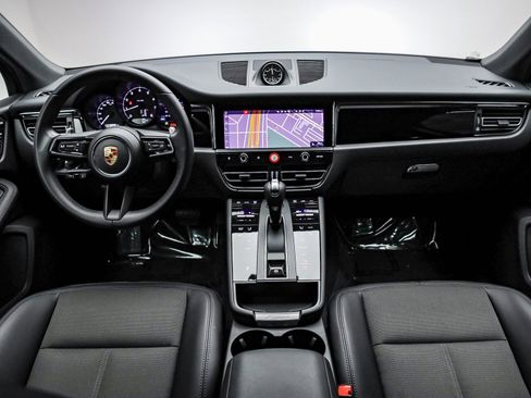 Used 2025 Porsche Macan image 16