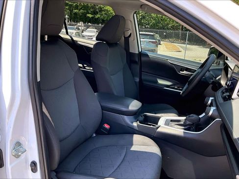 Used 2024 Toyota RAV4 XLE w/ Convenience Package FWD image 9