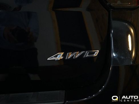Used 2025 Ford Explorer Active AWD/4WD image 5