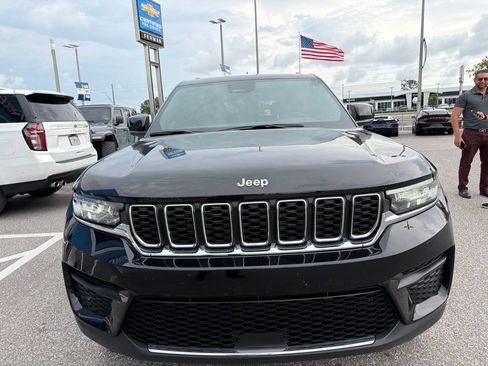 Used 2025 Jeep Grand Cherokee Laredo RWD image 7