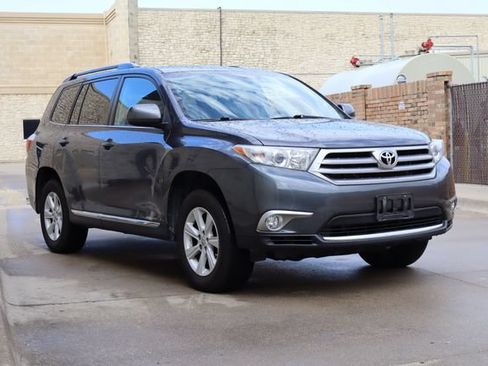 Used 2013 Toyota Highlander SE AWD/4WD image 2