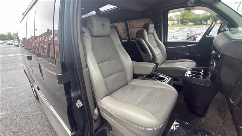 Used 2015 Chevrolet Express 2500 Extended RWD image 16