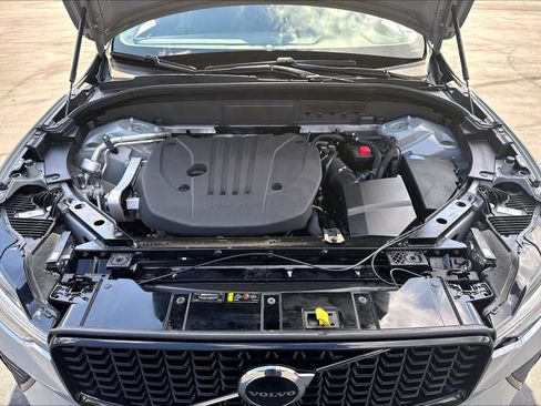 Used 2024 Volvo XC60 B5 Core w/ Protection Package Premier AWD/4WD image 12
