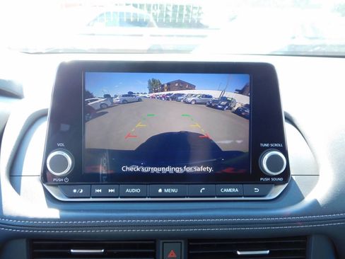 Used 2025 Nissan Rogue SV FWD image 14