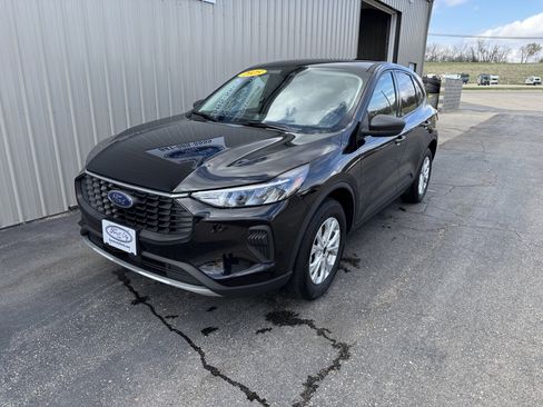 Used 2025 Ford Escape Active AWD/4WD image 2