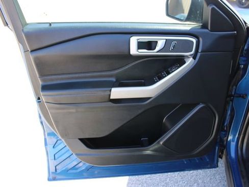 Used 2020 Ford Explorer XLT w/ Equipment Group 202A RWD image 13