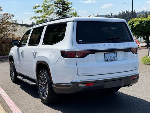 Used 2022 Jeep Wagoneer Series III w/ Flexible Seating Group AWD/4WD image 5