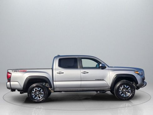 Used 2019 Toyota Tacoma TRD Off-Road image 9