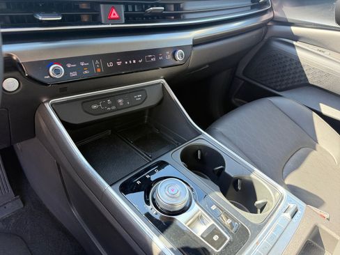 Used 2025 Kia Carnival SX w/ SX Dark Edition Package FWD image 13