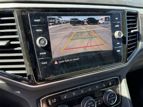 Used 2023 Volkswagen Atlas SE w/ Panoramic Sunroof Package image 19