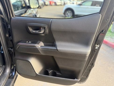 Used 2019 Toyota Tacoma TRD Off-Road image 21