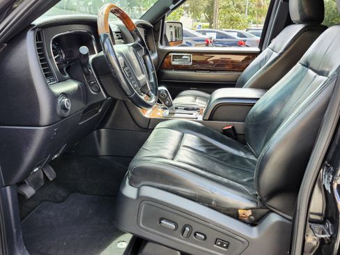 Used 2015 Lincoln Navigator 2WD image 3