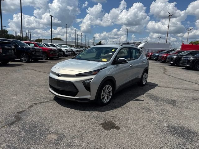 Used 2023 Chevrolet Bolt EUV LT w/ Comfort Package FWD image 2