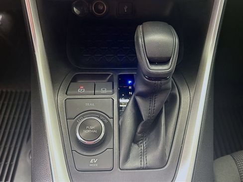 Certified 2022 Toyota RAV4 LE AWD/4WD image 19