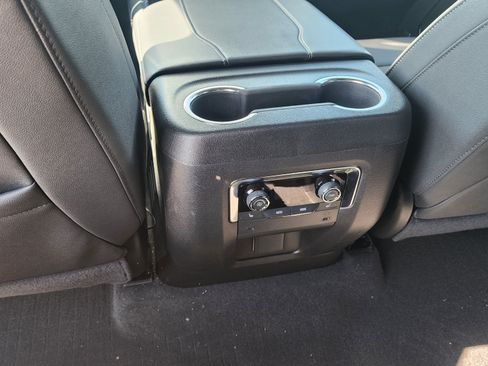 Used 2025 Chevrolet Suburban Premier AWD/4WD image 8