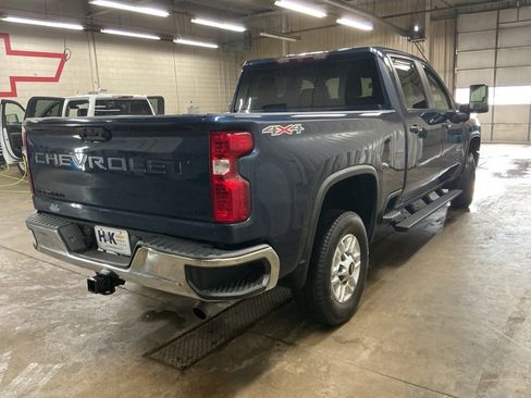 Used 2021 Chevrolet Silverado 2500 LT w/ Convenience Package image 9