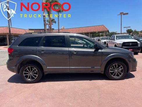 Used 2018 Dodge Journey SE w/ Popular Equipment Group image 1