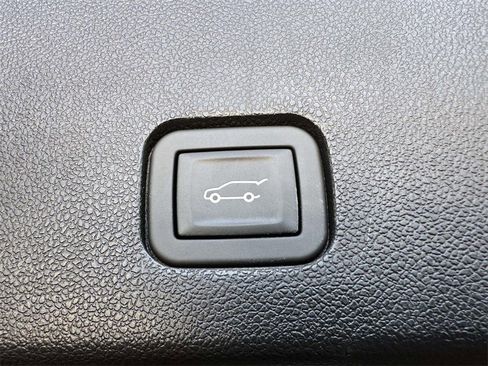 Certified 2025 Cadillac XT6 Premium Luxury w/ Technology Package image 9