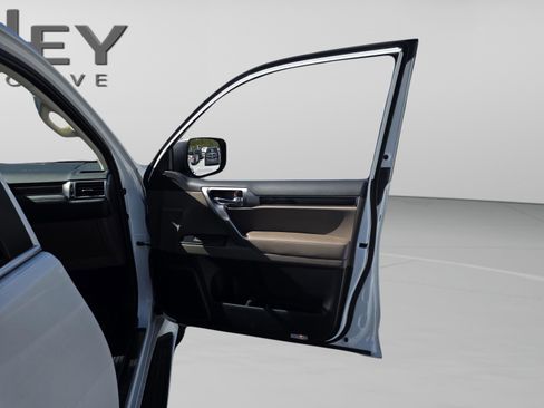 Used 2023 Lexus GX 460 Premium w/ Premium Package image 25