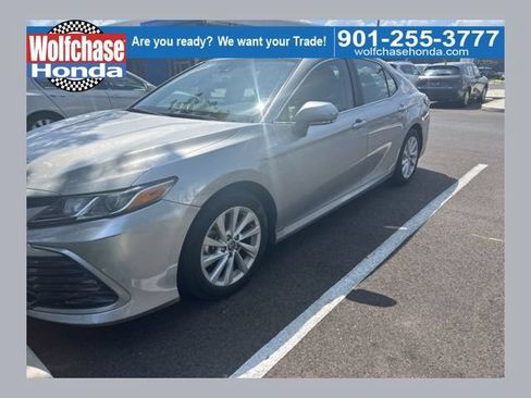 Used 2021 Toyota Camry LE w/ Convenience Package FWD image 1