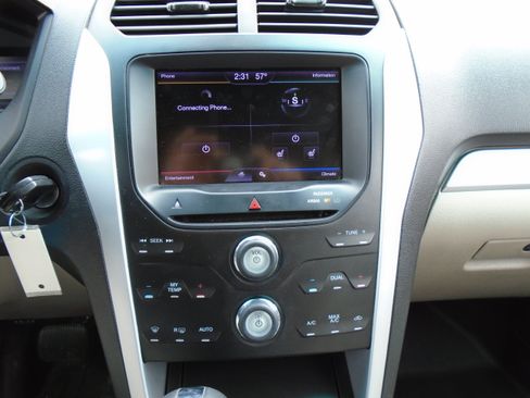 Used 2013 Ford Explorer XLT FWD image 17