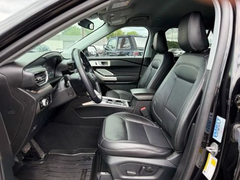 Used 2023 Ford Explorer Limited w/ Hybrid Equipment Group 310A AWD/4WD image 12