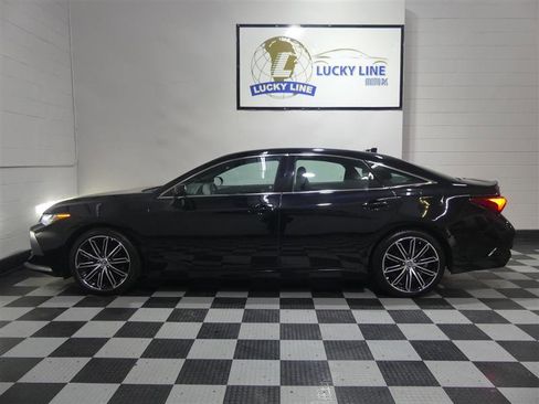 Used 2019 Toyota Avalon Touring w/ Advanced Safety Package image 7