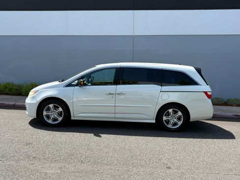Used 2013 Honda Odyssey Touring image 3