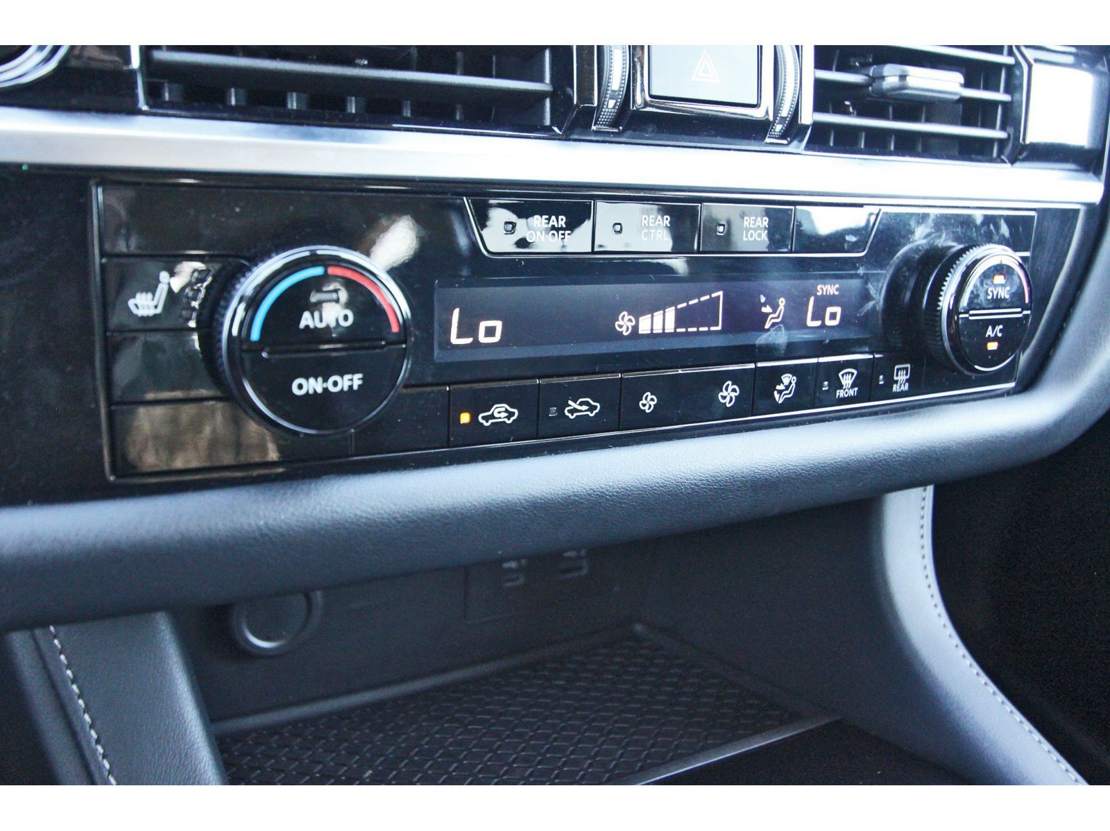 Certified 2025 Nissan Pathfinder SV FWD image 27