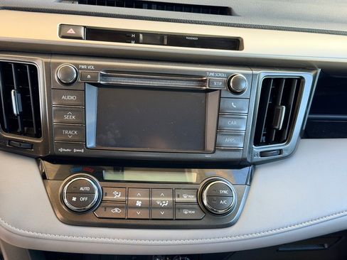 Used 2013 Toyota RAV4 XLE image 10