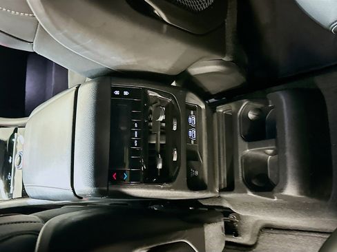 Used 2023 Jeep Grand Cherokee L Laredo image 29