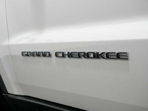 Used 2018 Jeep Grand Cherokee Laredo RWD image 11