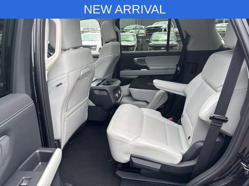 Certified 2025 Ford Expedition Platinum AWD/4WD image 24