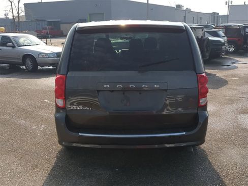 Used 2018 Dodge Grand Caravan SE image 13