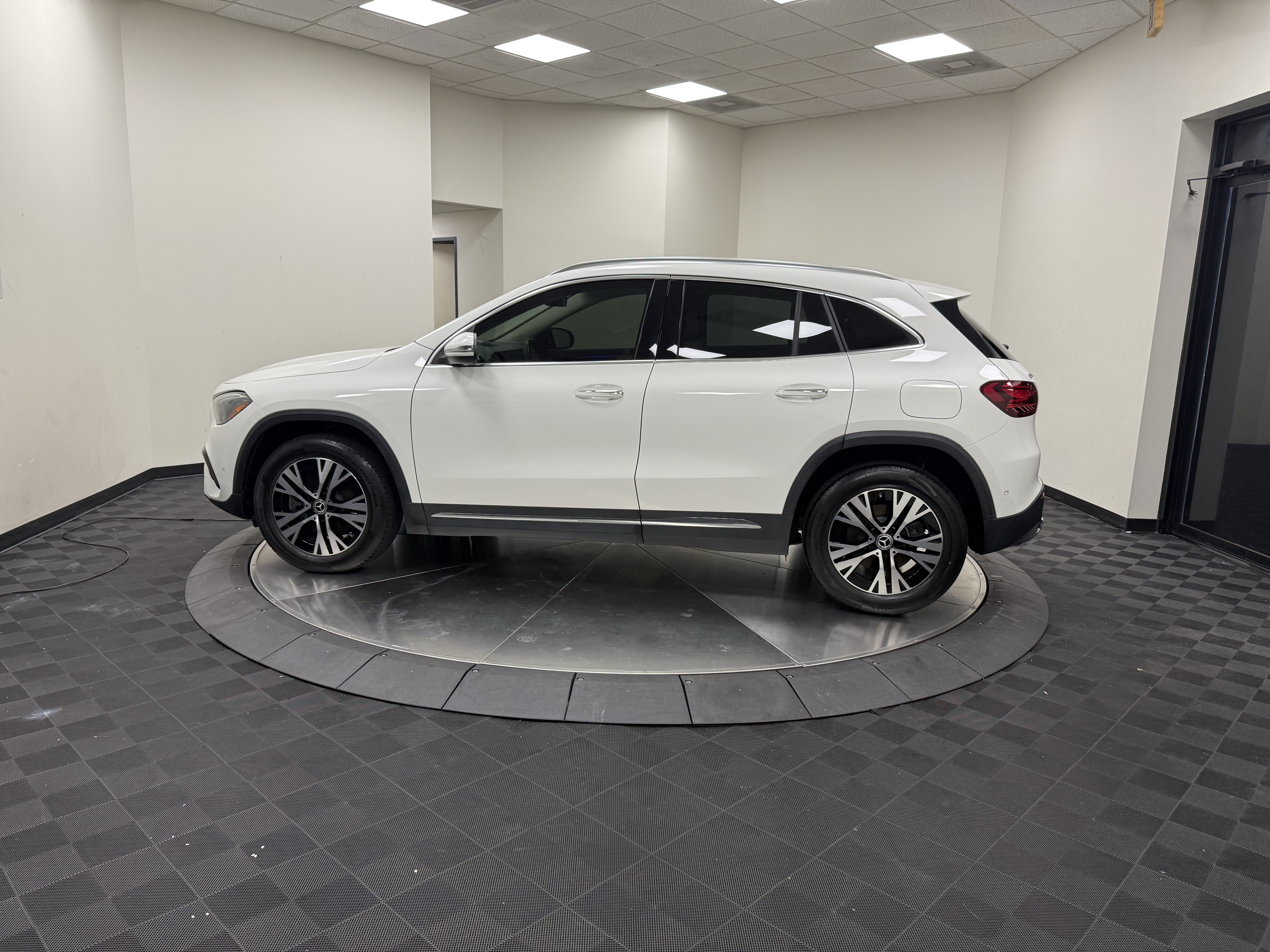 Used 2025 Mercedes-Benz GLA 250 image 4