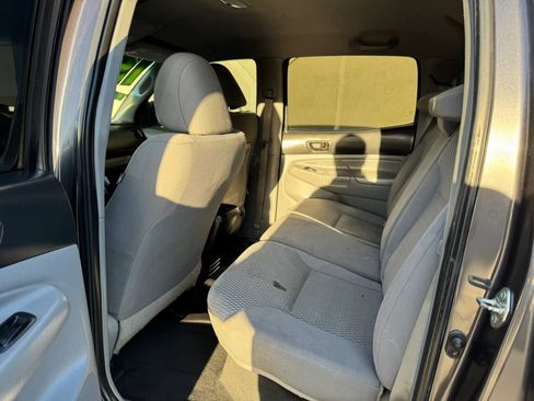 Used 2015 Toyota Tacoma PreRunner w/ SR5 Package RWD image 13