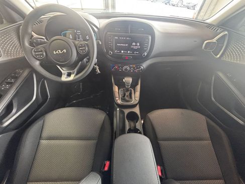 Used 2025 Kia Soul LX w/ LX Technology Package FWD image 31