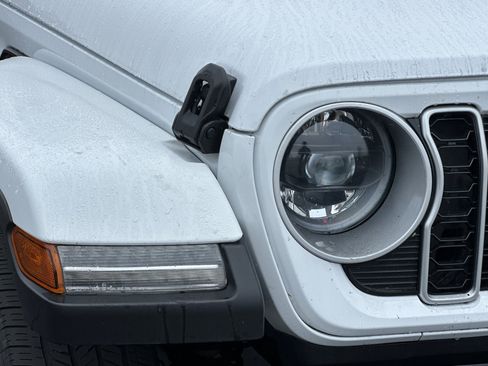 Used 2025 Jeep Wrangler Sahara image 45