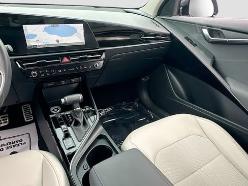 Certified 2025 Kia Niro EX Touring FWD image 24