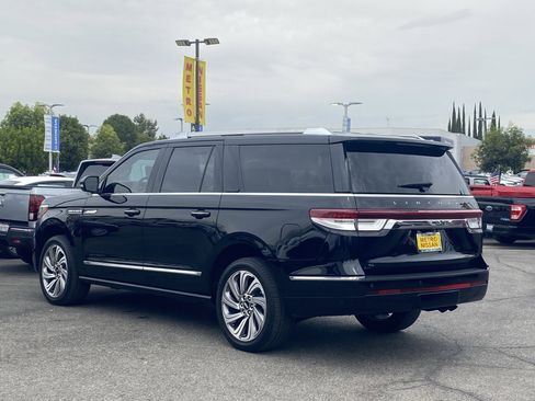 Used 2023 Lincoln Navigator L Reserve image 4