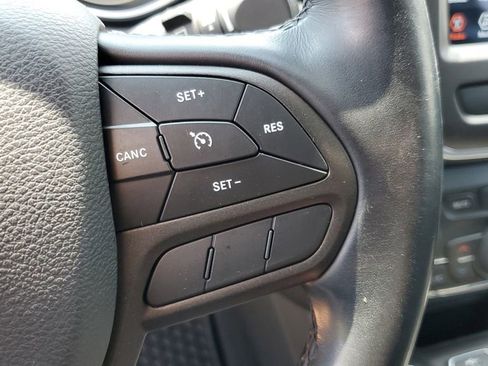 Used 2020 Jeep Cherokee Trailhawk w/ Cold Weather Group AWD/4WD image 12