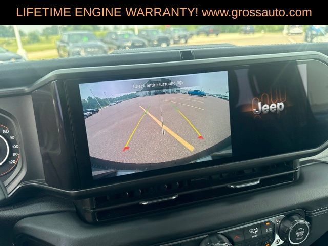 Used 2026 Jeep Wrangler Unlimited Sahara AWD/4WD image 26