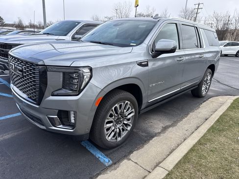 Used 2023 GMC Yukon XL Denali Ultimate image 2