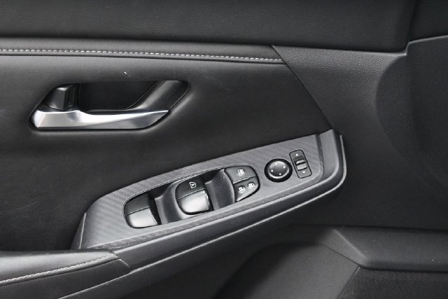 Used 2024 Nissan Sentra SV FWD image 11