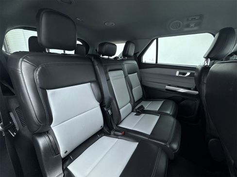 Used 2022 Ford Explorer XLT w/ Equipment Group 202A image 32