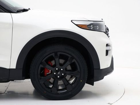 Used 2023 Ford Explorer ST w/ Technology Package image 4