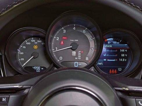 Certified 2025 Porsche Macan AWD/4WD image 46